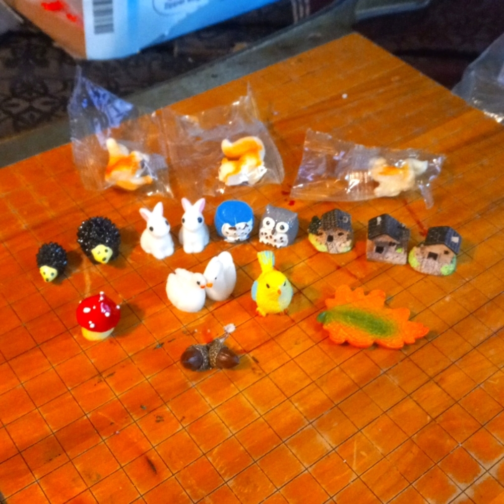 Lego lot 4 This lot has 18 doll house minitures